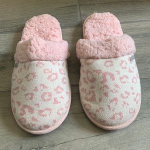 Pudus pink leopard slippers